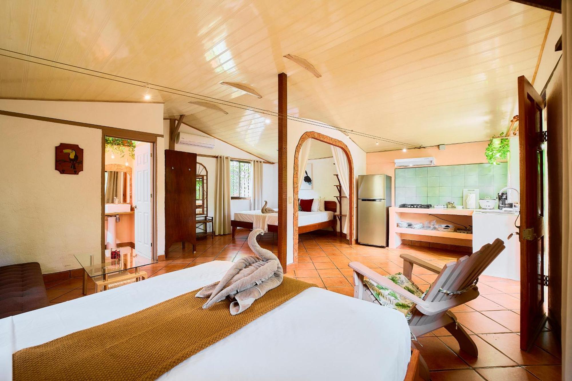 Cabinas Montesol Puerto Viejo de Talamanca Eksteriør billede