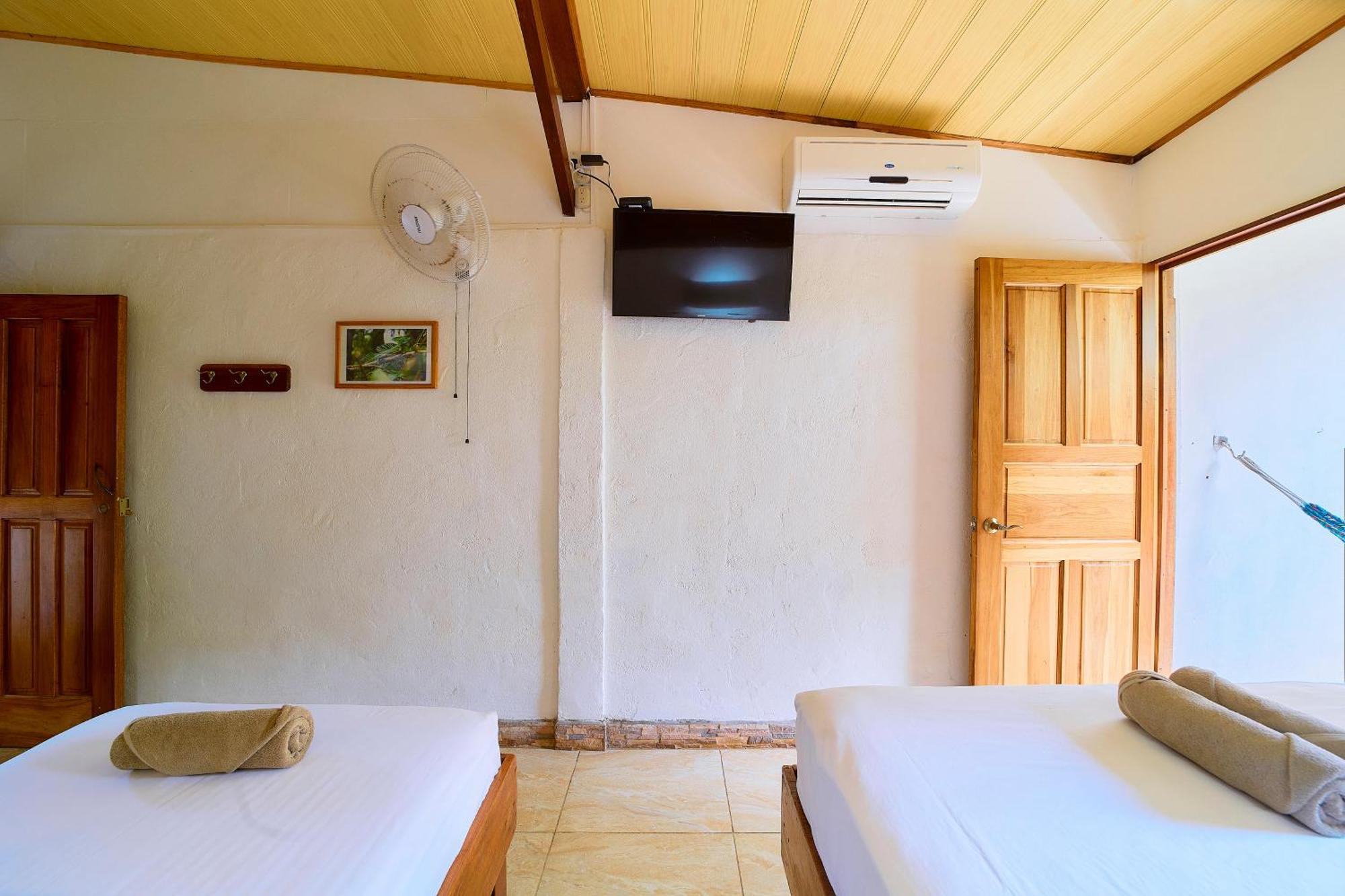 Cabinas Montesol Puerto Viejo de Talamanca Eksteriør billede