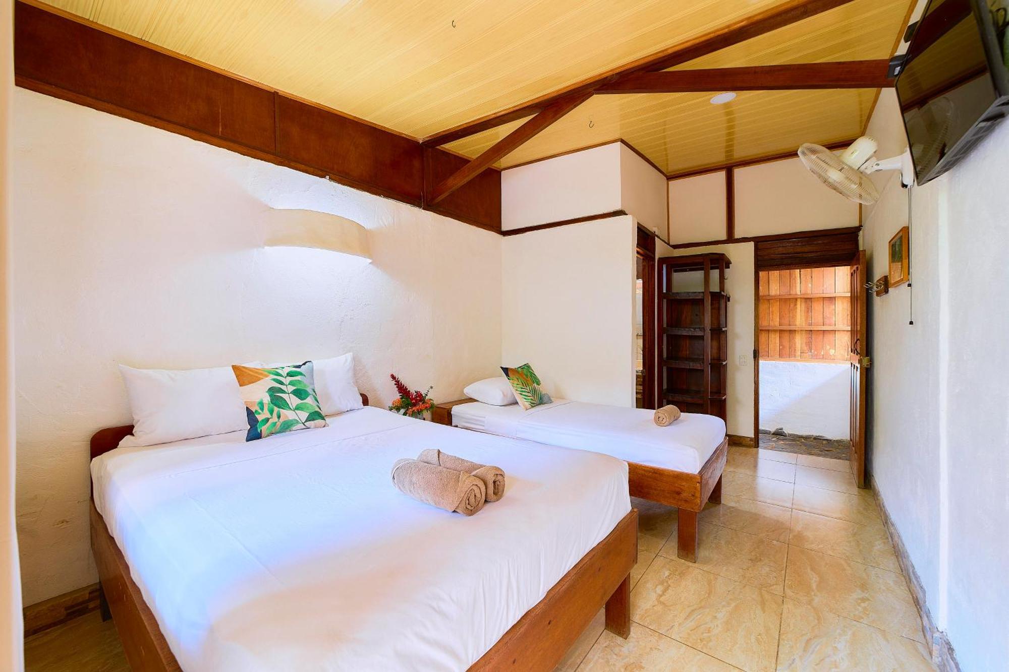 Cabinas Montesol Puerto Viejo de Talamanca Eksteriør billede
